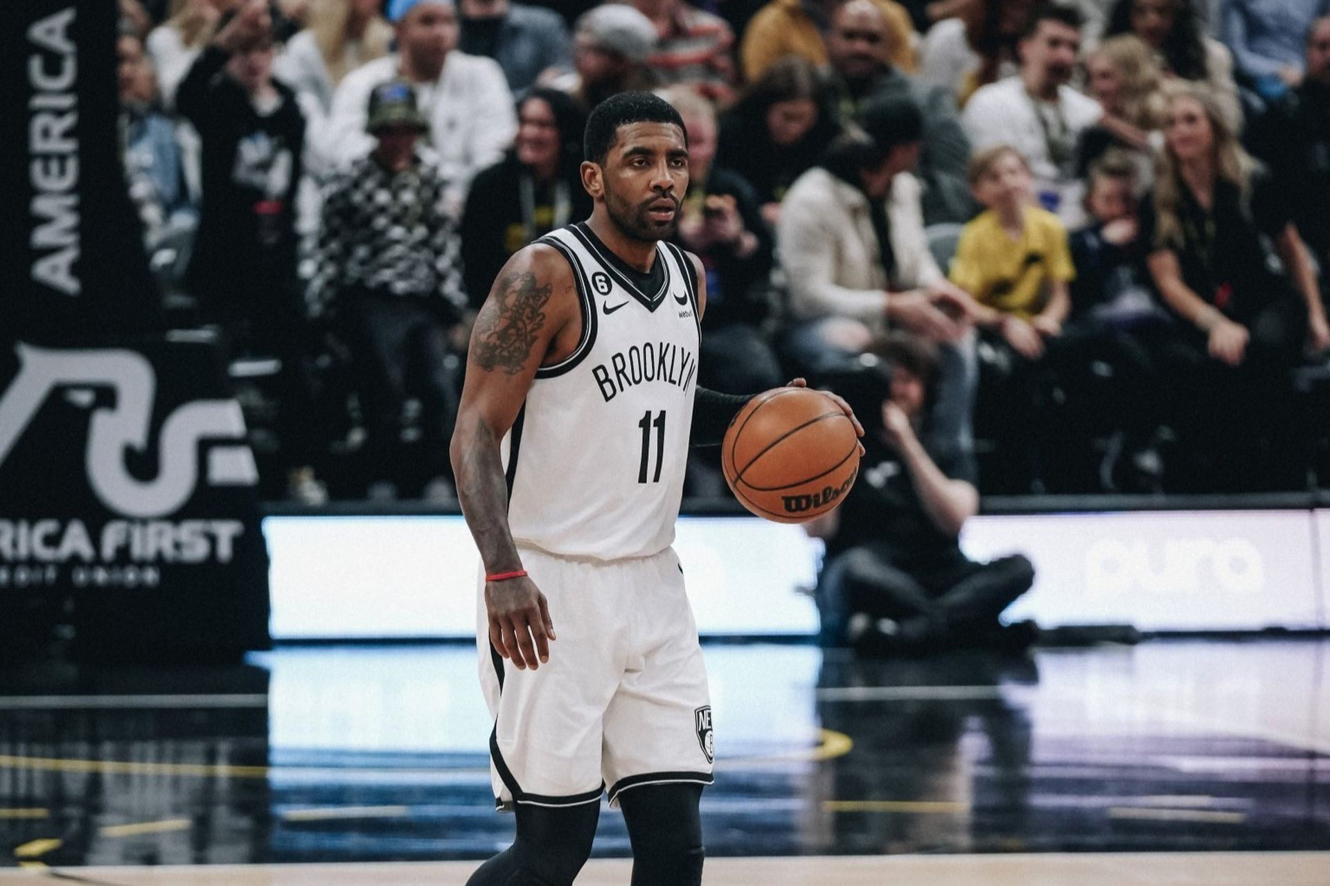 爱游戏活动-欧文神奇表现，篮网赢得总决赛开门红