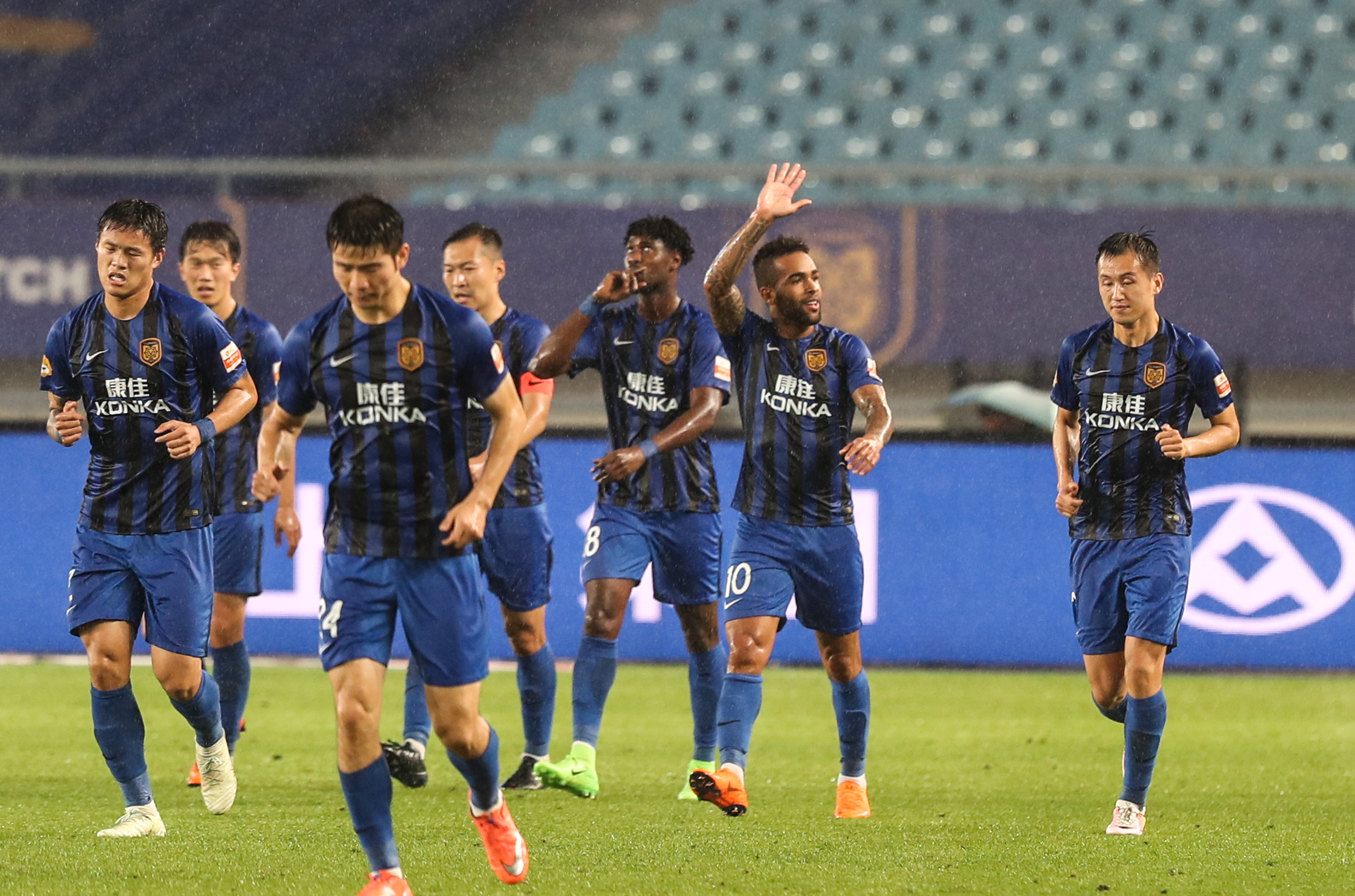 爱游戏竞技-关于苏宁激烈对抗训练画面曝光：队员士气高涨的信息