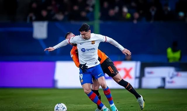 爱游戏vip注册-巴萨主场告负，连败收官遭遇尴尬