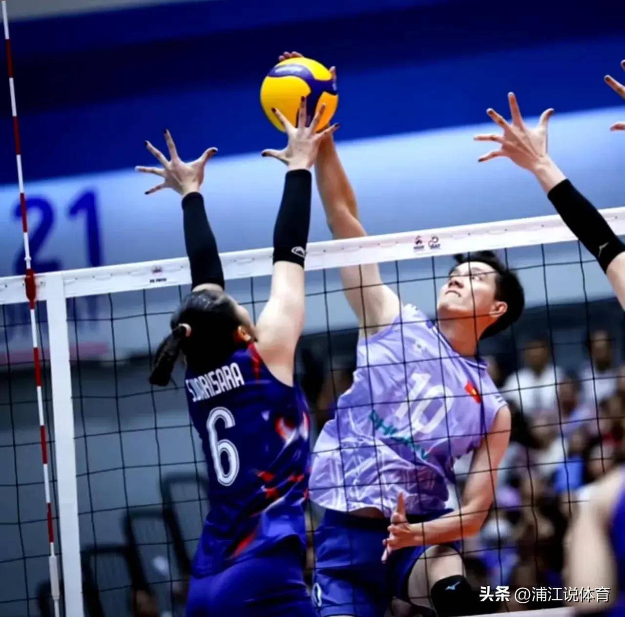 包含索菲亚一役获胜，成功晋级淘汰赛的词条