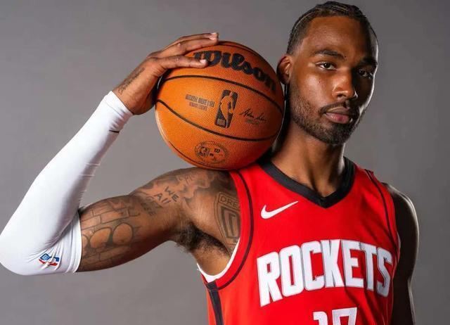 爱游戏直播-关于年轻球员崭露头角，展现出惊人的个人能力的信息