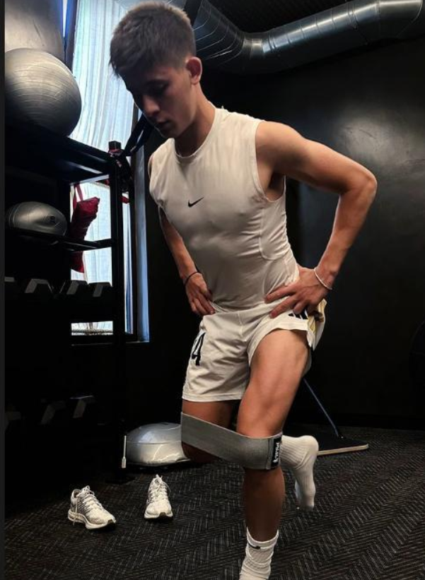 爱游戏直播-关于年轻球员崭露头角,展现出惊人的个人能力的信息