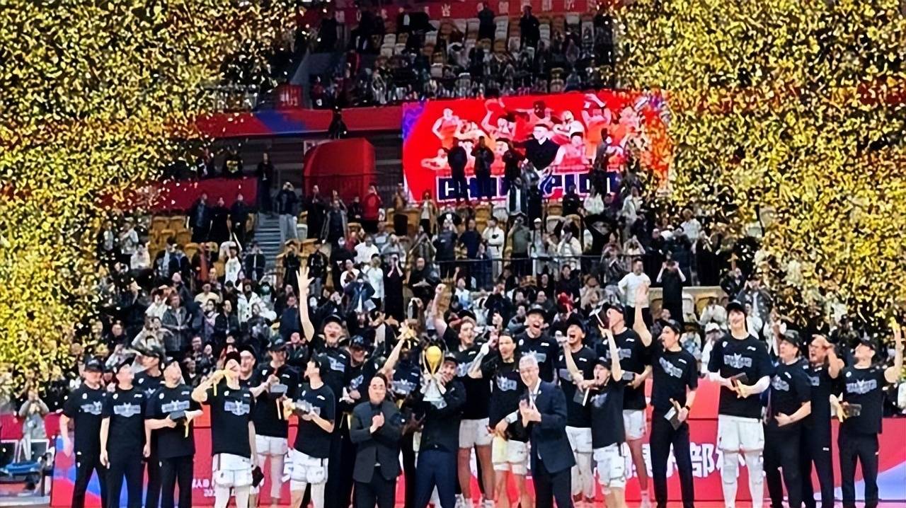 爱游戏网站-包含2023年CBA联赛将扩军至20支球队,新赛季更加激烈火爆的词条