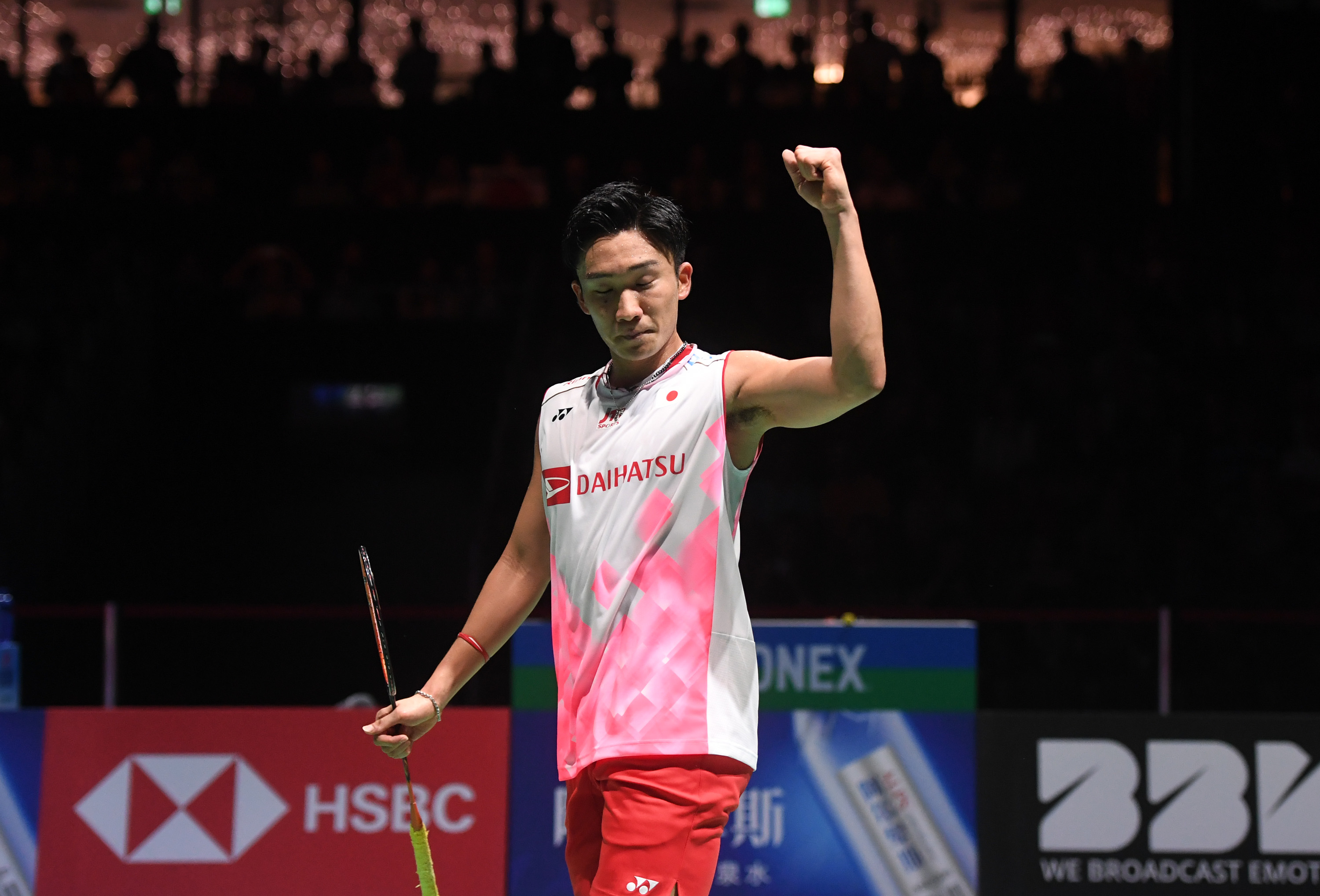 包含羽毛球男单选手桃田贤斗出色晋级八强的词条