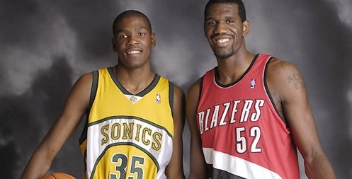 详细阅读:爱游戏娱乐-状元秀杜兰特入选全明星替补 爱游戏娱乐-状元秀杜兰特入选全明星替补